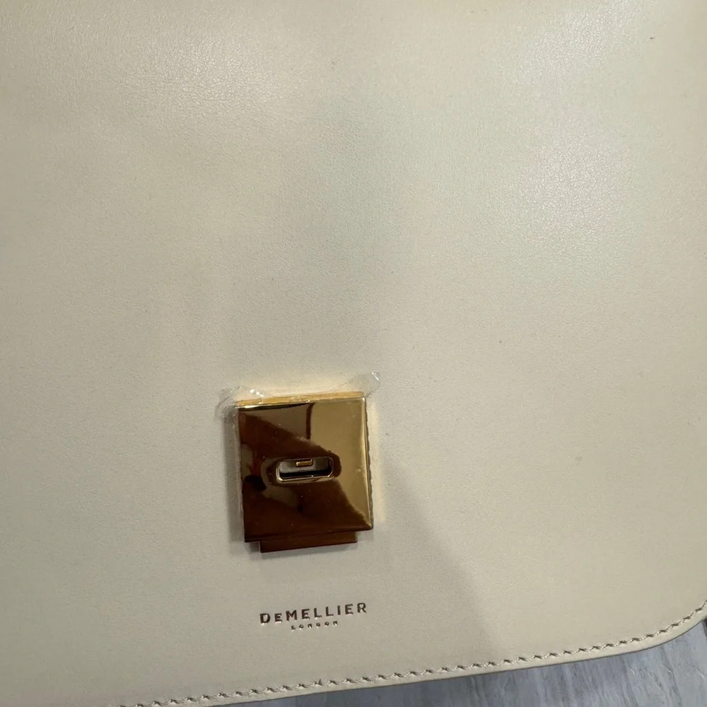 DeMellier Vancouver in Sand color - Picture 5 of 10